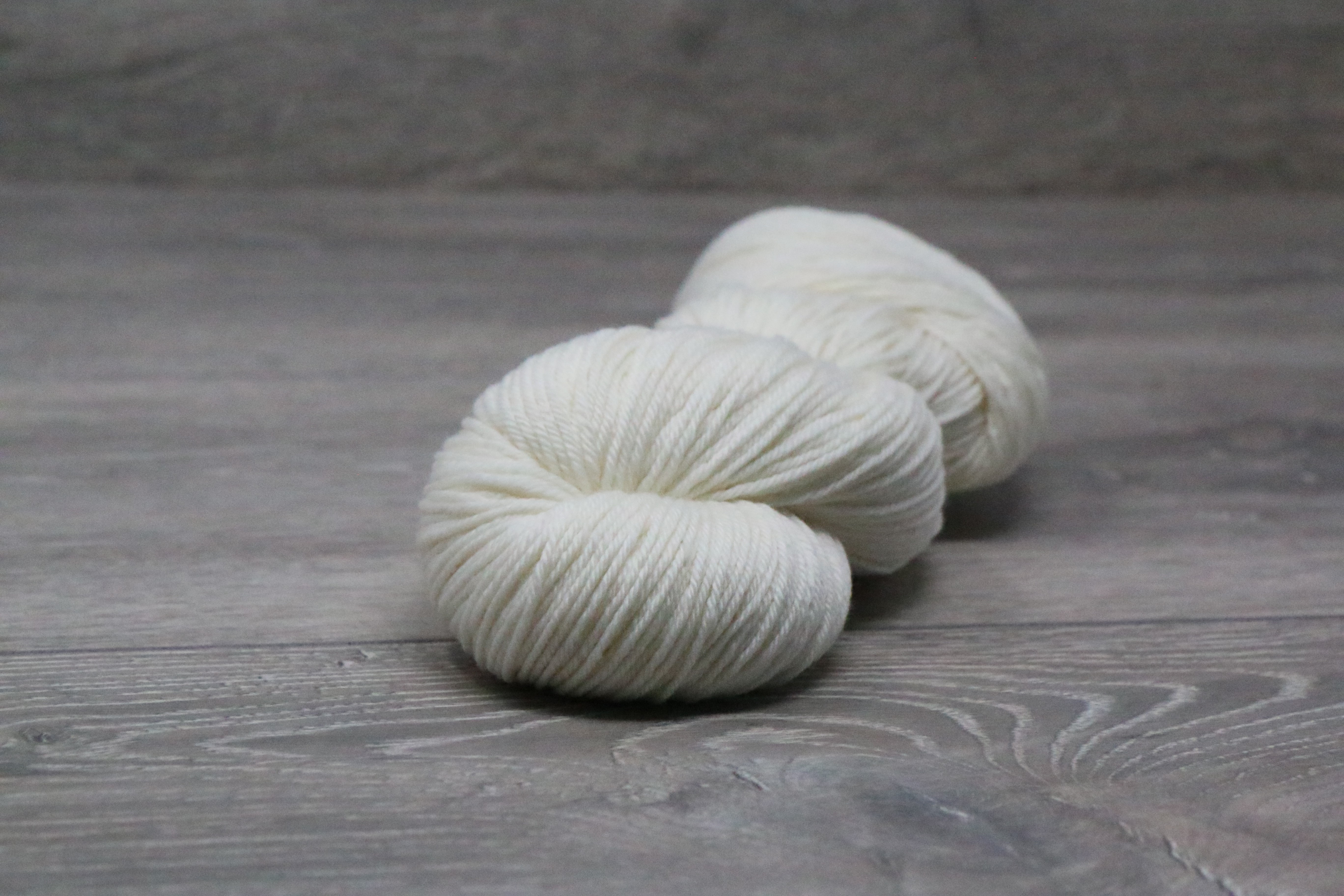 NEW Light Fingering Weight 85% Superwash Extrafine (19.5 micron) Merino 15% Biodegradable nylon 1 x 100g HANK